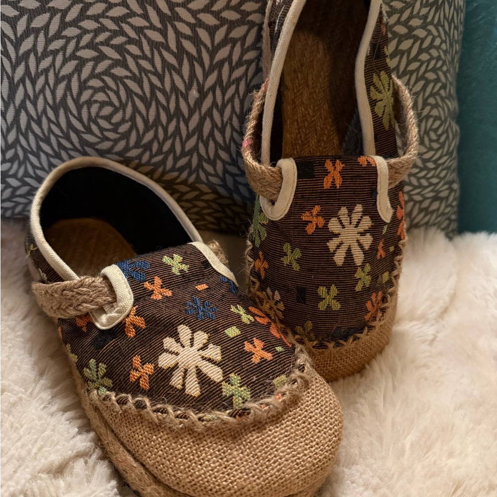 Floral Canvas/Burlap/Jute Casual Slip Ons